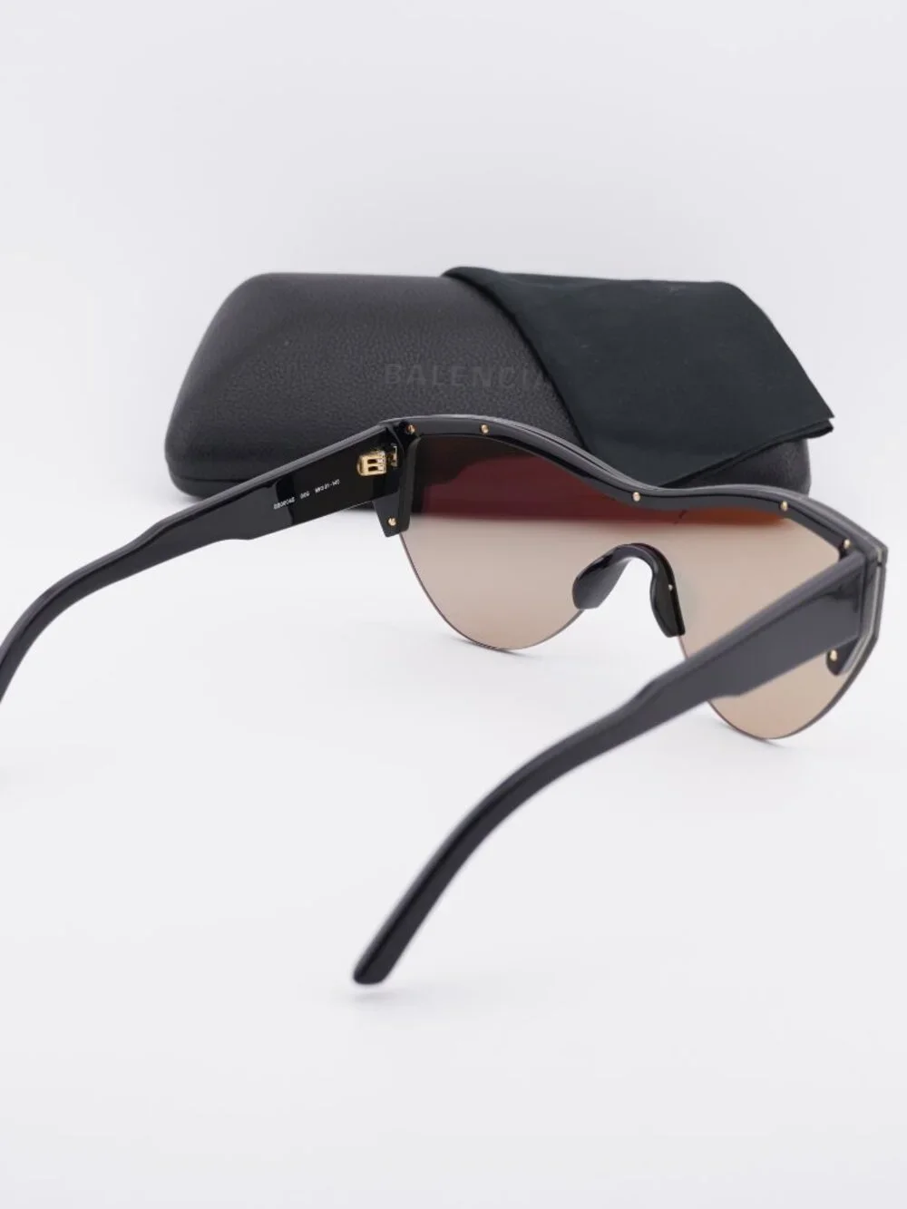 Balenciaga model bb0004s